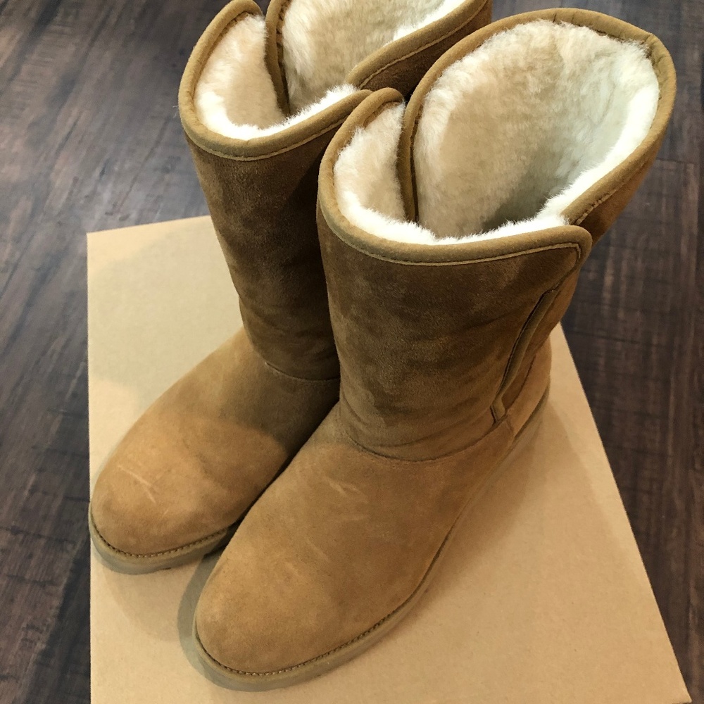[SOLD] UGG Amie Classic Slim Wedge Boot - Chestnut